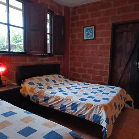 Hosteria Sapos Y Ranas Milpe ภายนอก รูปภาพ