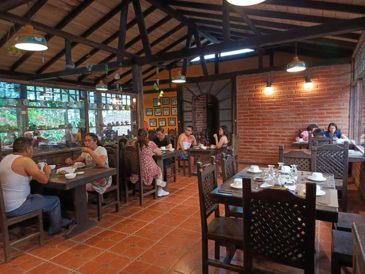 Hosteria Sapos Y Ranas Milpe ภายนอก รูปภาพ