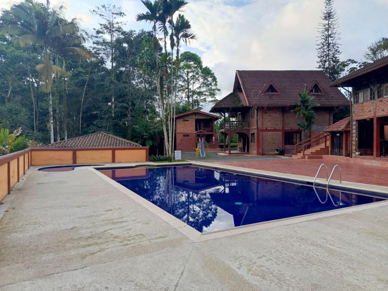 Hosteria Sapos Y Ranas Milpe ภายนอก รูปภาพ