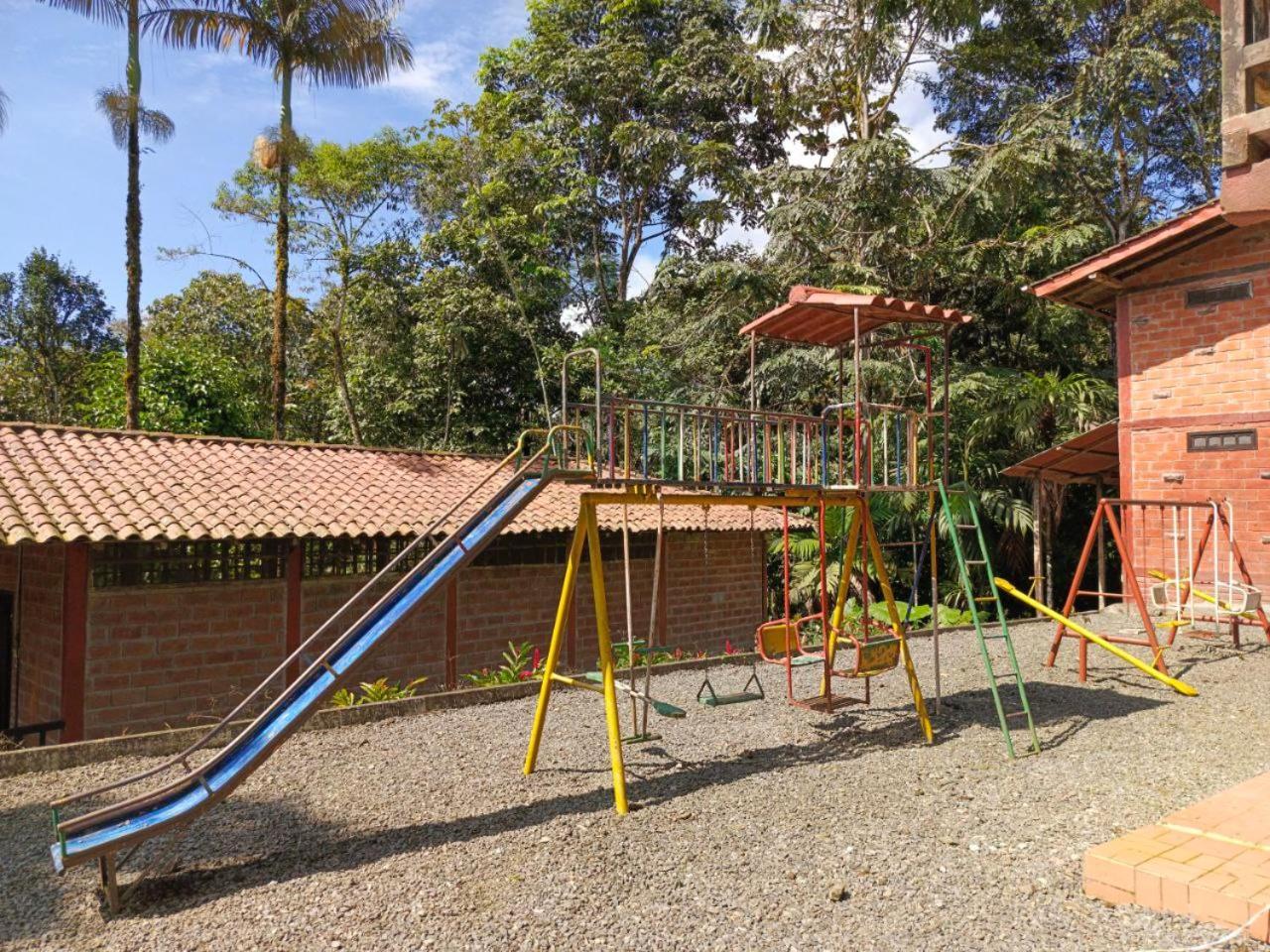 Hosteria Sapos Y Ranas Milpe ภายนอก รูปภาพ